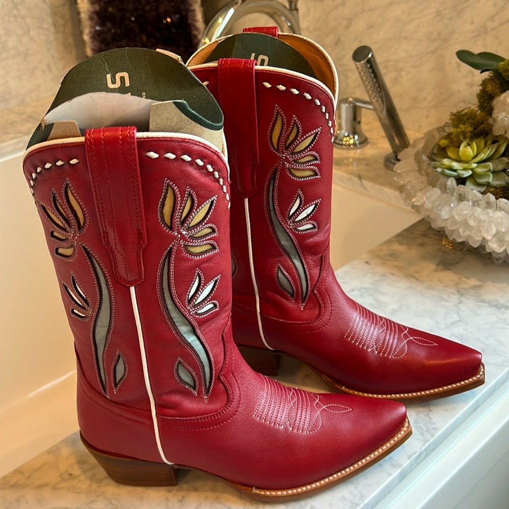 NWOT Tecovas Sadie Cherry Bloom